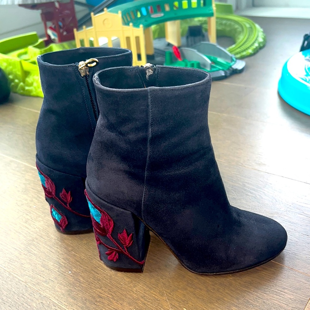 L’autrechose navy suede bootie